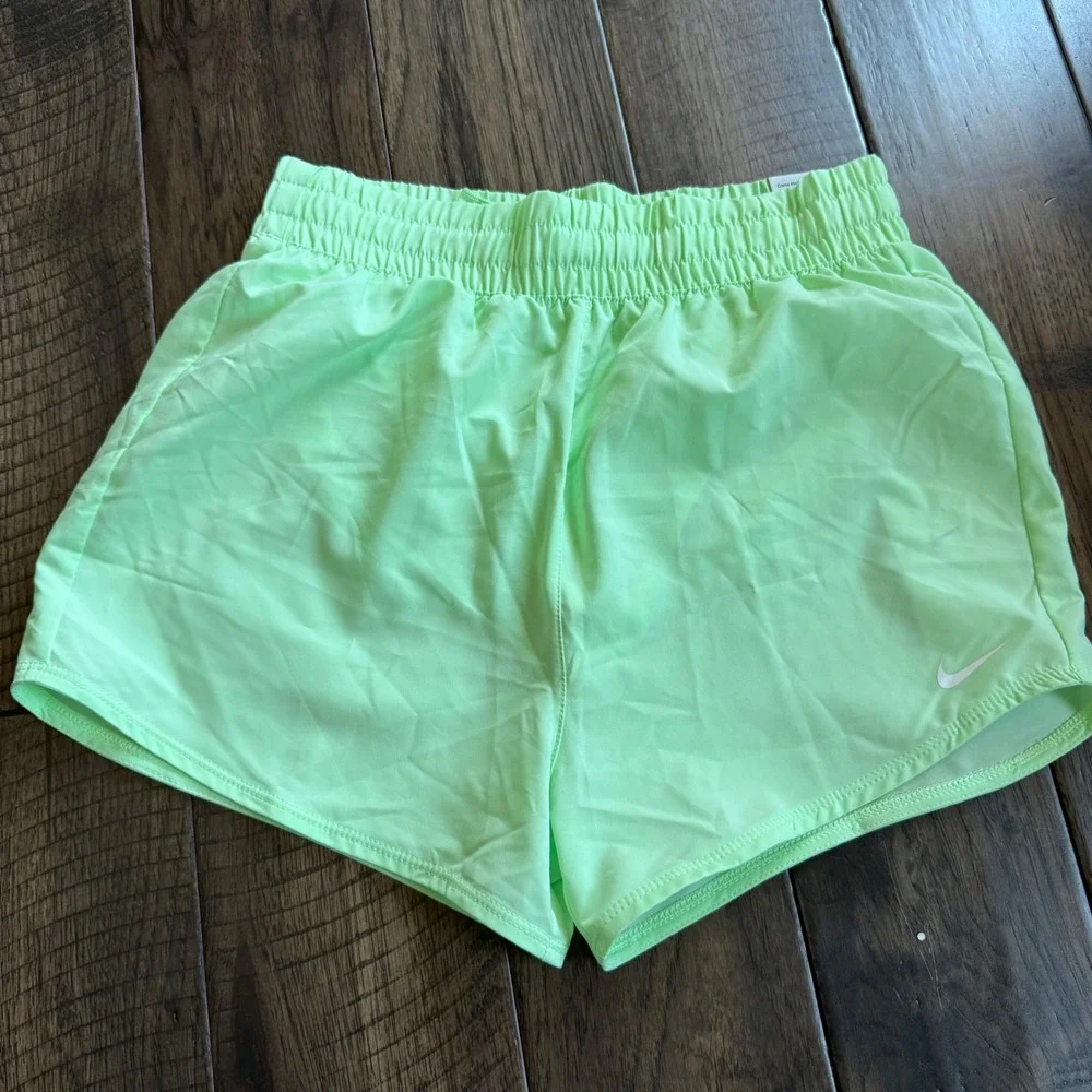 Nike One Kids Dri-FIT Training Shorts Lime Green Neon DX4967-376 Large L NWT
